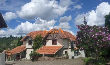 CASA EM COND. FECHADO