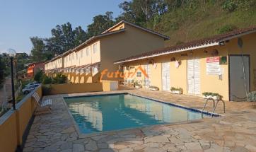 CASA EM CONDOMÍNIO