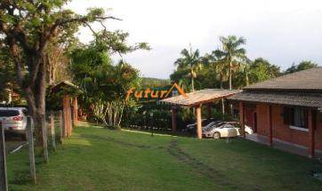 CASA EM COND. FECHADO
