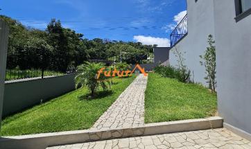 CASA NOVA EM BAIRRO