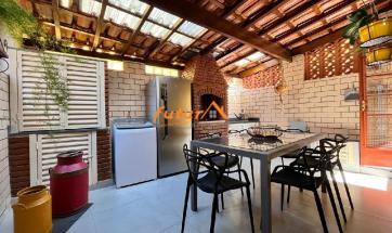 CASA EM CONDOMÍNIO