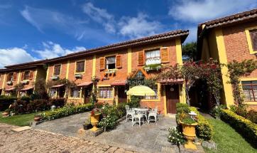 CASA EM CONDOMÍNIO