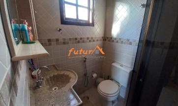CASA EM CONDOMÍNIO FECHADO
