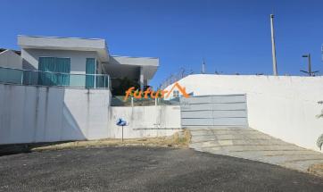 EXCELENTE CASA EM BAIRRO