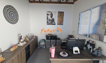 EXCELENTE CASA EM BAIRRO