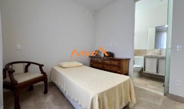 CASA EM COND. FECHADO
