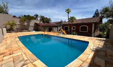 CASA PRÓXIMO AO CENTRO