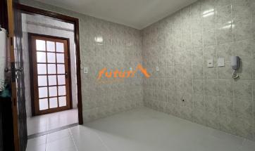 CASA EM COND. FECHADO