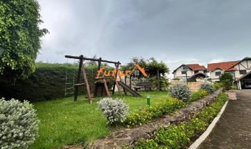 CASA EM COND. FECHADO