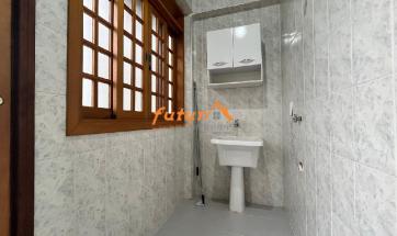 CASA EM COND. FECHADO