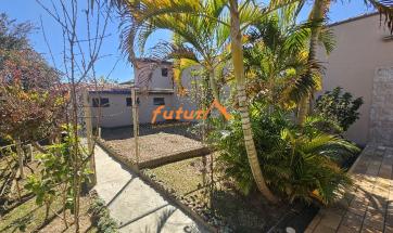 CASA EM BAIRRO PRÓX. CENTRO