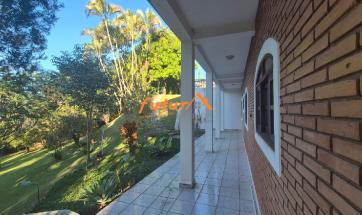 CHÁCARA EM BAIRRO