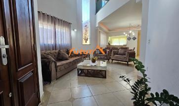 EXCELENTE CASA EM BAIRRO