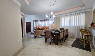 EXCELENTE CASA EM BAIRRO