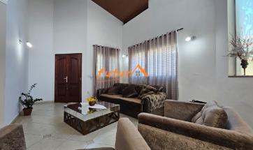 EXCELENTE CASA EM BAIRRO