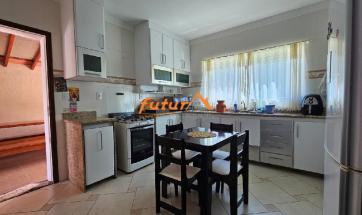 EXCELENTE CASA EM BAIRRO