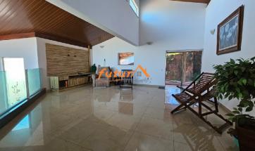 EXCELENTE CASA EM BAIRRO