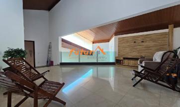 EXCELENTE CASA EM BAIRRO