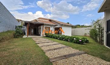 CASA TÉRREA PRÓXIMA AO CENTRO