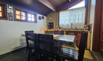 CASA EM CONDOMÍNIO FECHADO