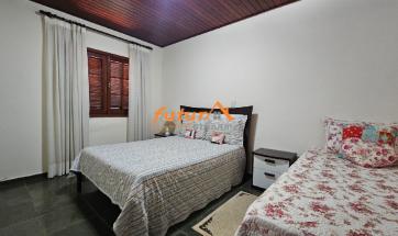 CASA EM CONDOMÍNIO FECHADO