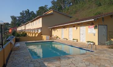 CASA EM CONDOMÍNIO