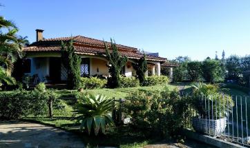 EXCELENTE CASA EM BAIRRO