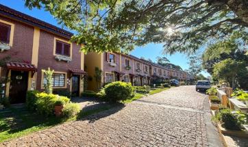 CASA EM CONDOMINIO