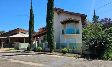 EXCELENTE CASA EM BAIRRO