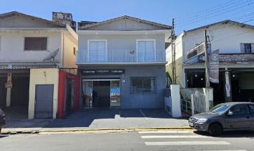 Casa Reformada Próx. ao Centro em Serra Negra