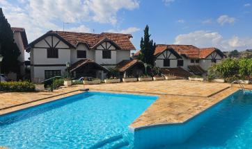 CASA EM CONDOMÍNIO FECHADO