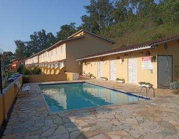 CASA EM CONDOMÍNIO