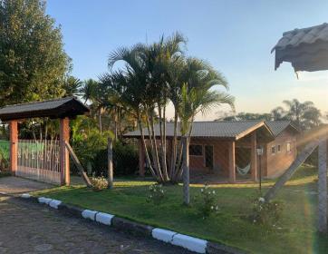 CASA EM COND. FECHADO