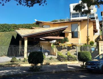 EXCELENTE CASA EM BAIRRO 