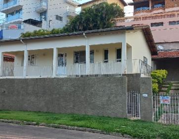 CASA EM BAIRRO PRÓX. CENTRO