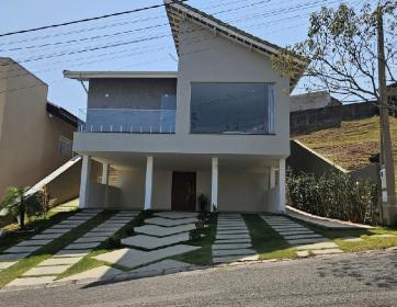 CASA EM COND. FECHADO