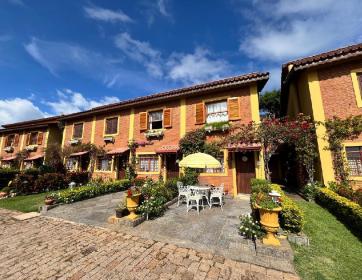 CASA EM CONDOMÍNIO