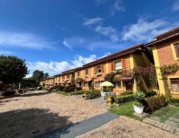 CASA EM CONDOMÍNIO