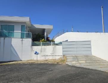 EXCELENTE CASA EM BAIRRO